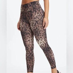 Fabletics Women M Spotted Black Boost PowerHold High Waisted 7/8 Leggings